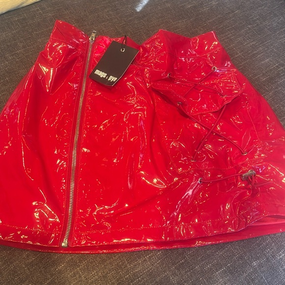 MAGS & PYE - red skirt size M NWT - Picture 2 of 5